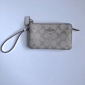 Coach double zipper Tan Wrislet